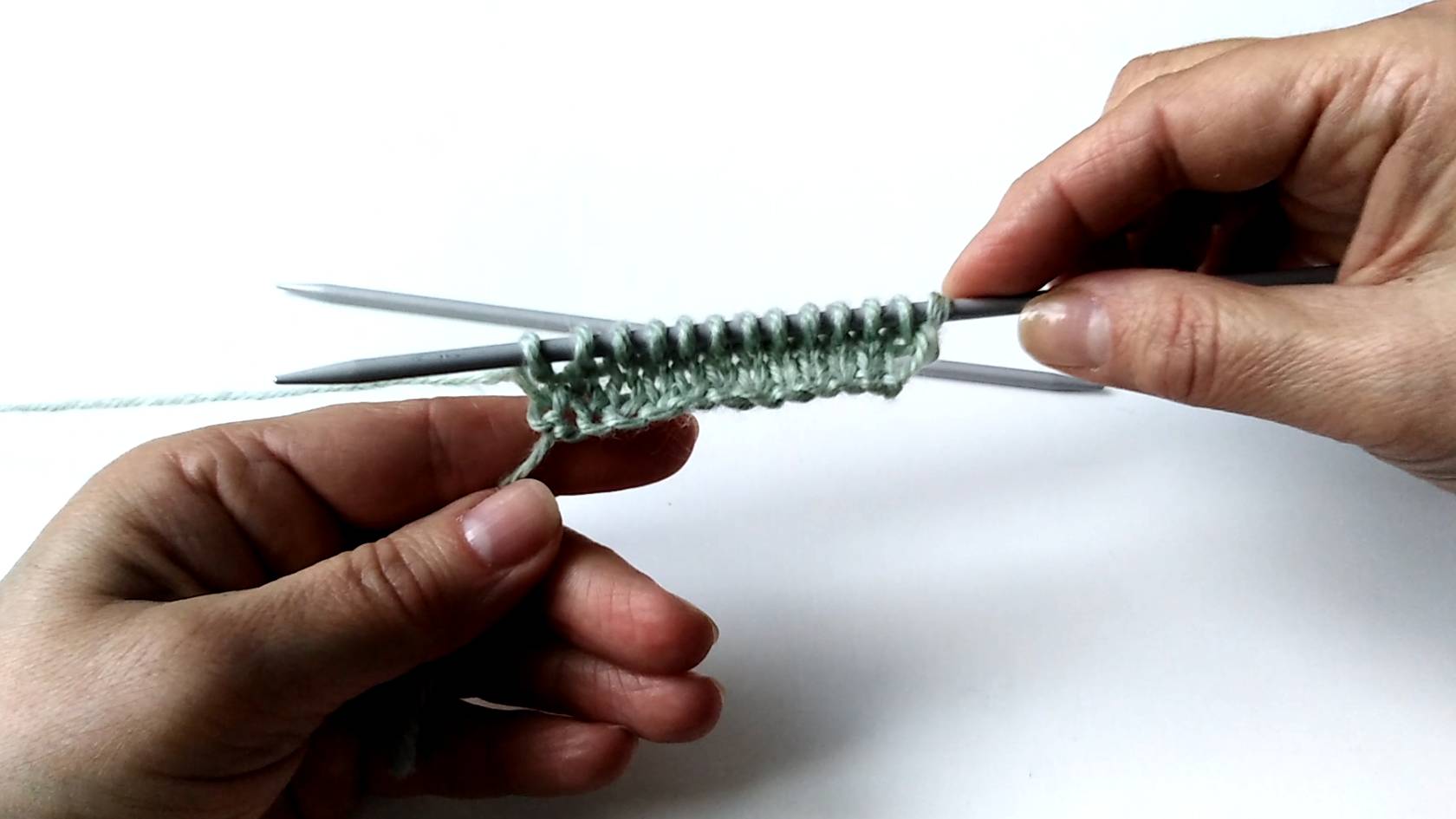 Как набрать петли спицами. Способ набора петель одним концом нити. Часть 2 смотреть онлайн