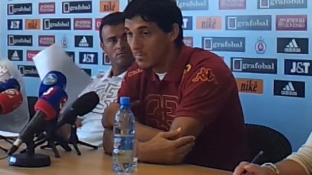 LAROMA24. IT - Conferenza stampa di Nicolas Burdisso pre Slovan - Roma смотреть онлайн