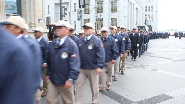 Glorias Navales 2018, Desfile de Personal en Retiro y Círculos, Ingreso a Plaza Sotomayor смотреть онлайн