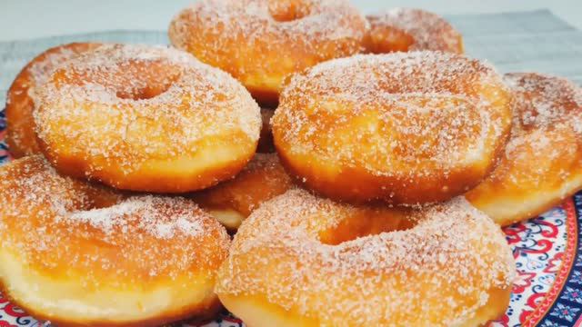 Домашние пончики: рецепт пышных пончиков на сковороде смотреть онлайн