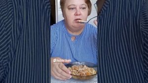 навалился на плечо 🙄