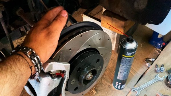 Новые тормозные диски на Лада Веста СВ