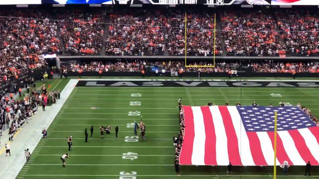 Michelle Williams of Destiny’s Child kills the National Anthem at Raiders / Broncos game Oct 2022!! смотреть онлайн