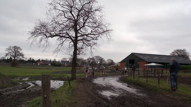 Liessel 28-12-2011.mov cyclocross jeugd смотреть онлайн