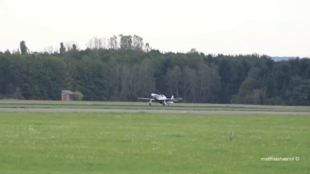P-51 Mustang - Flames on Start Up Rolls-Royce Merlin - Flyover смотреть онлайн