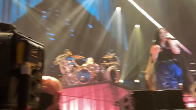 Amy Lee & Lzzy Hale - Heavy (Linkin Park cover) @Camden, New Jersey смотреть онлайн