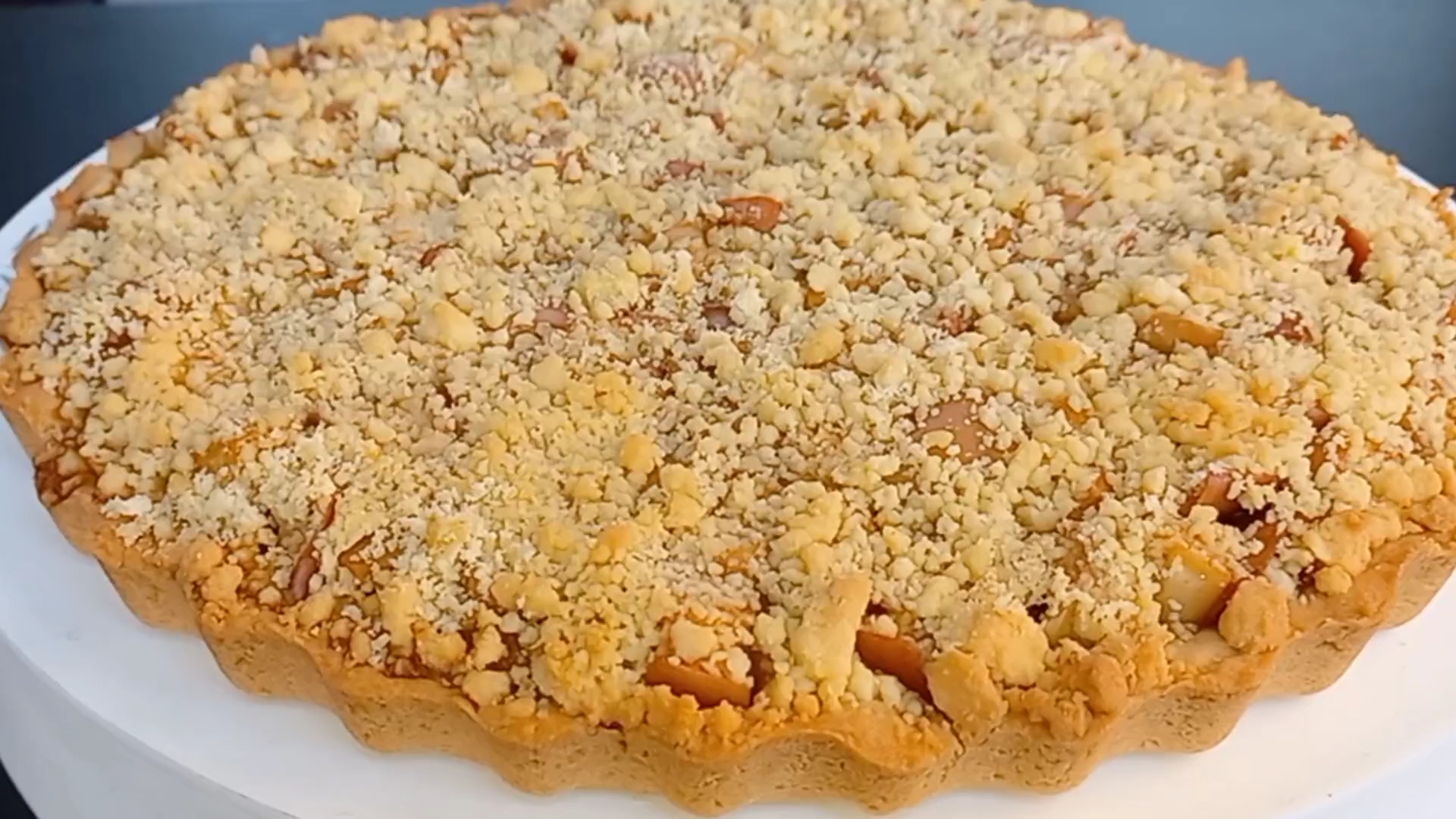 ТЕРТЫЙ ПИРОГ С ЯБЛОКАМИ НЕВЕРОЯТНО НЕЖНЫЙ И РАССЫПЧАТЫЙ Готовится очень просто! смотреть онлайн