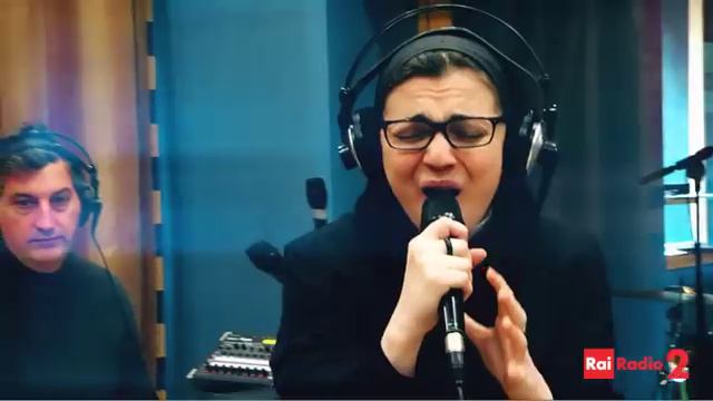 Radio2 Social Club - Suor Cristina canta No One di Alicia Keys смотреть онлайн