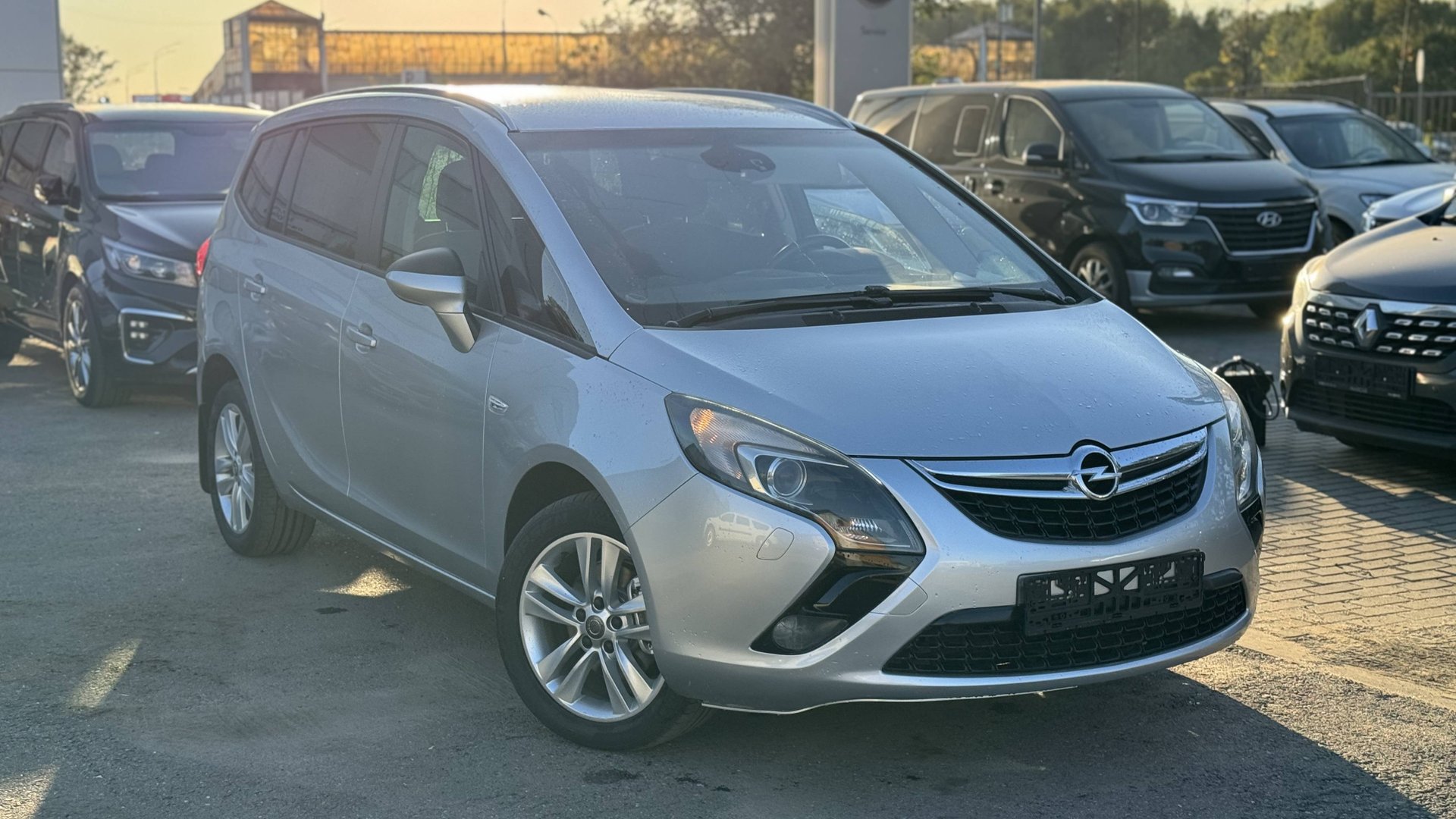 Opel Zafira смотреть онлайн