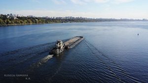 Солнечные дни и движение на реке Волга у города Самара / Russia