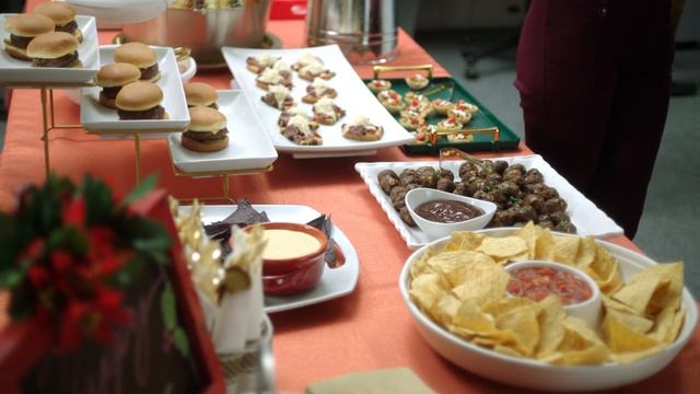 BEEF. IT'S WHAT'S FOR DINNER. Tony Romo 'Holiday Party' Commercial 60s смотреть онлайн