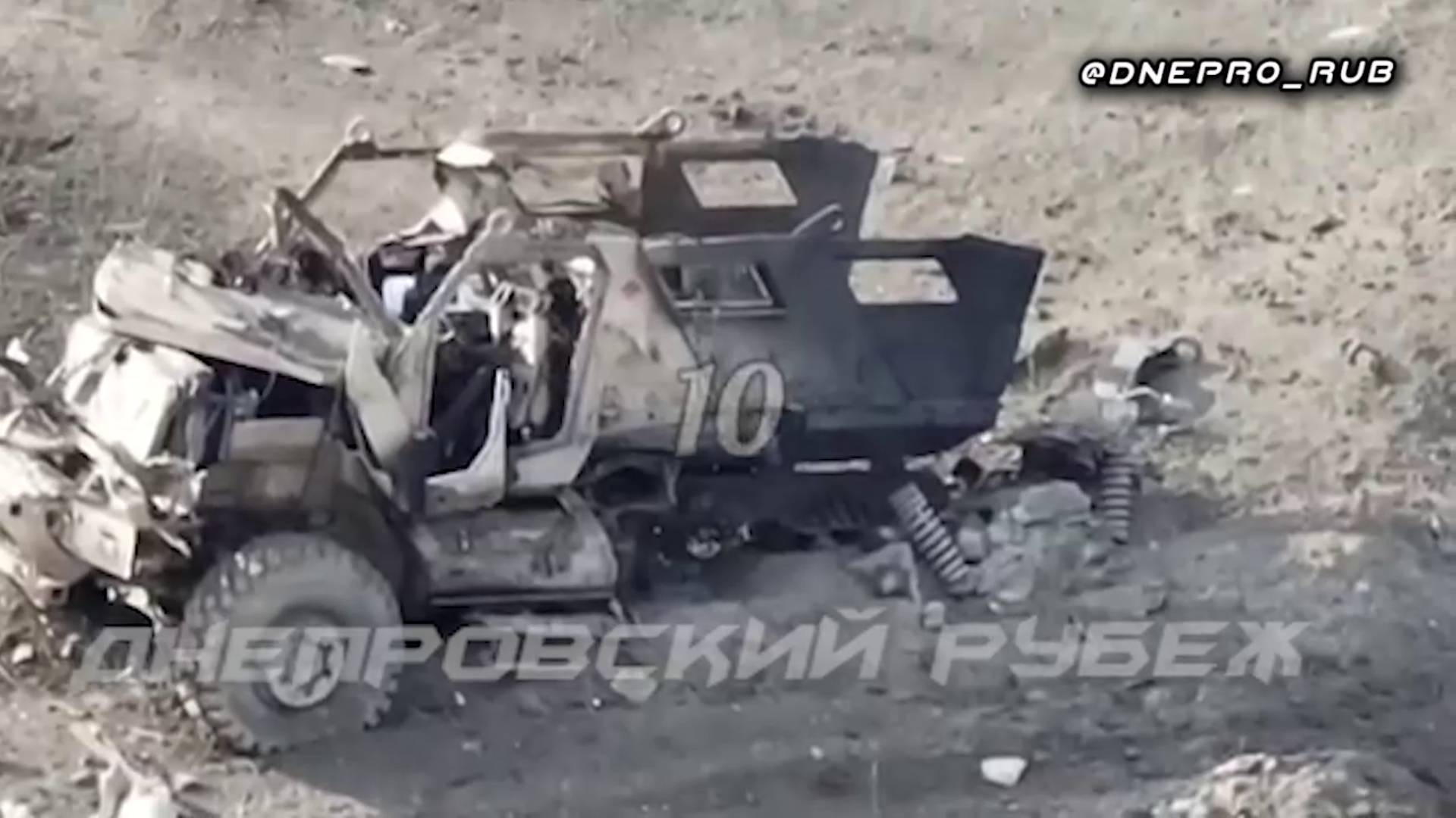 Уничтожение MRAPa "MaxxPro" с прицепом зарядов для разминирования М58 смотреть онлайн