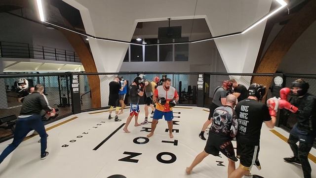 Varyag Fight Gym (Митино). Бокс 25.09.2024 (клетка) смотреть онлайн