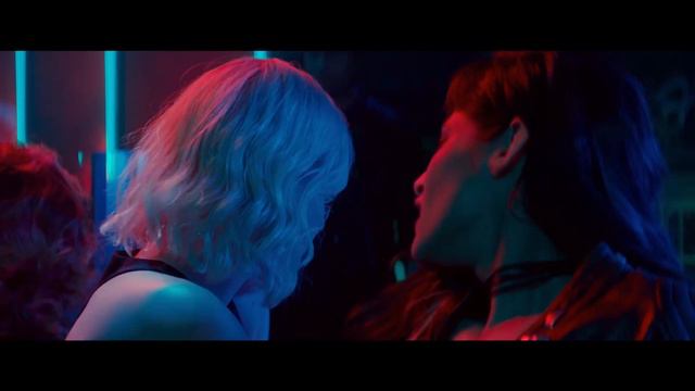 atomic blonde Charlize Theron X Sofia Boutella смотреть онлайн