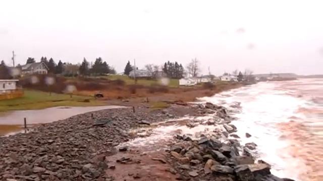 Storm surge in linden (Blacks beach) смотреть онлайн