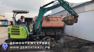 Выкопать выгребную яму глубиной 3.5 метра можно мини-экскаватором.