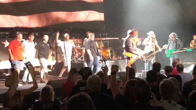 Poison tribute to verterans and first responders 6:8:18 смотреть онлайн
