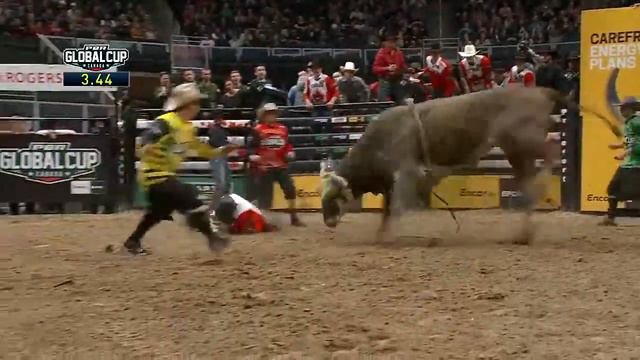 Dayton Johnston bucks off Muddy Water (PBR) смотреть онлайн