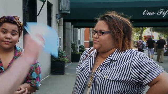 Billy On The Street - S02E09 - It's Debra Messing, You Gays!, with Debra Messing and Christian Borle смотреть онлайн