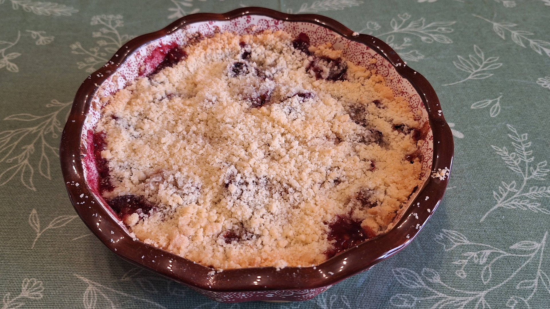 Крамбл со сливами. Выпечка для ленивых. Просто и вкусно. С любыми ягодами и фруктами. смотреть онлайн