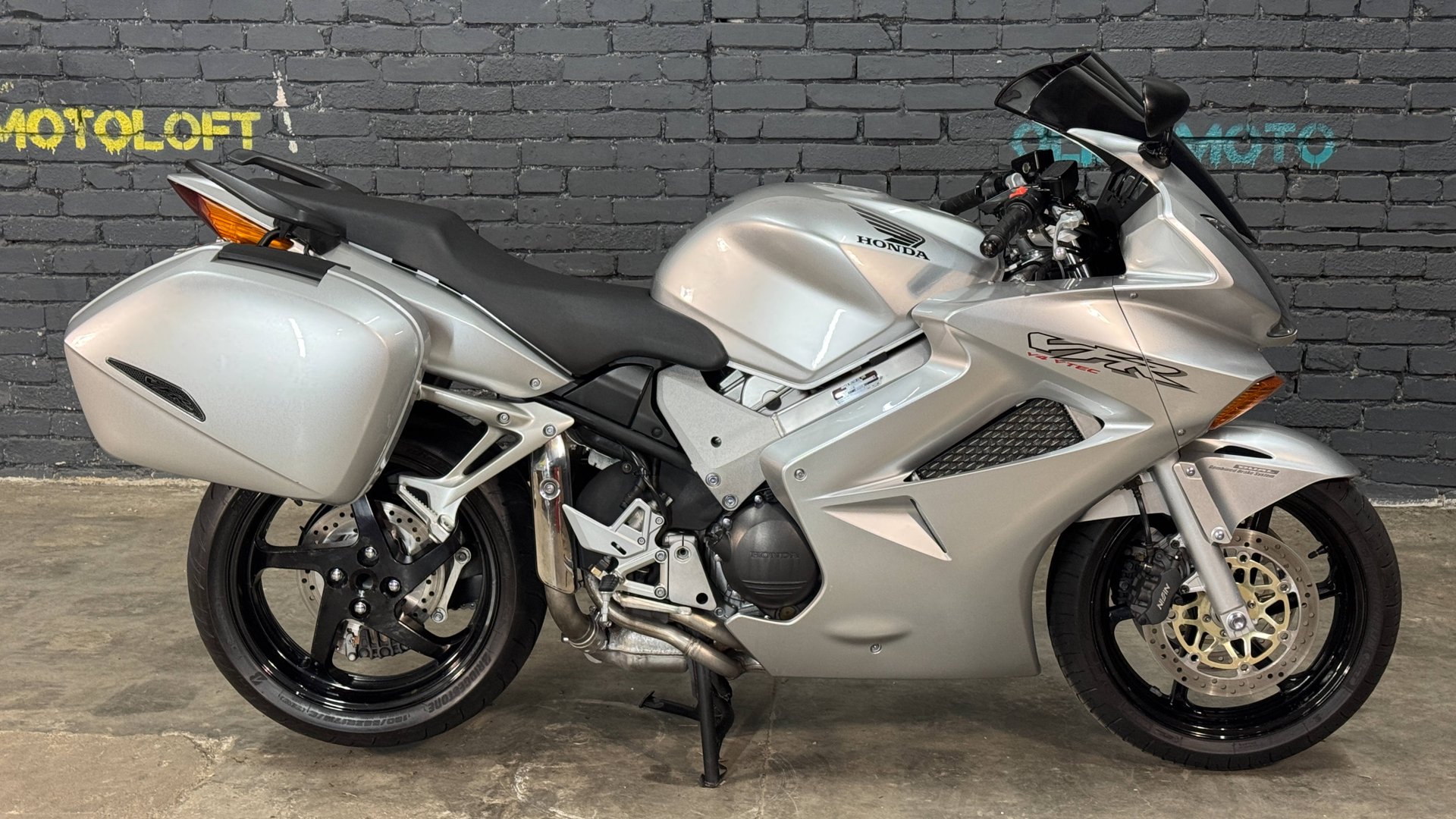 Honda VFR800 смотреть онлайн