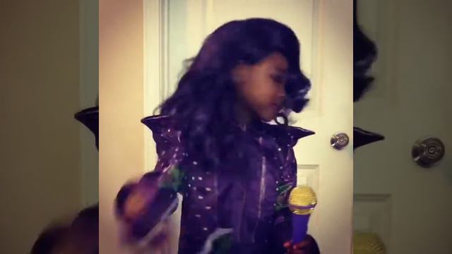 Destiny Jenkins rocks to “Chillin Like A Villain” Descendants 2 смотреть онлайн