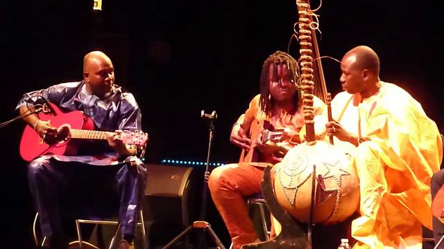 BALLAKE SISSOKO Quintet ~ At Peace ~ Banlieues Bleues Festival ~ Gonesse Avril 2013 смотреть онлайн