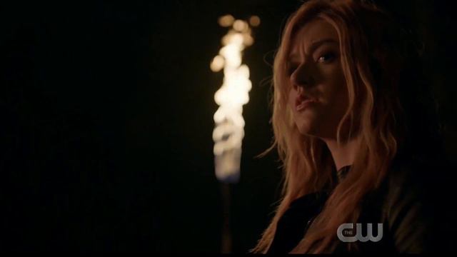 Oliver returns from the dead | Crisis On Infinite Earths Part Two Scene смотреть онлайн