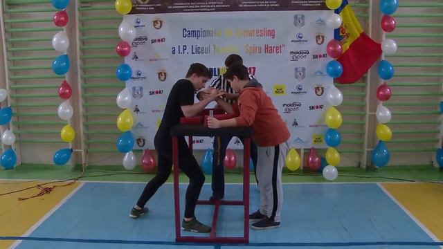 CAMPIONATUL DE ARMWRESTLING LA LICEUL „SPIRU HARET„Stas Maxemencu смотреть онлайн