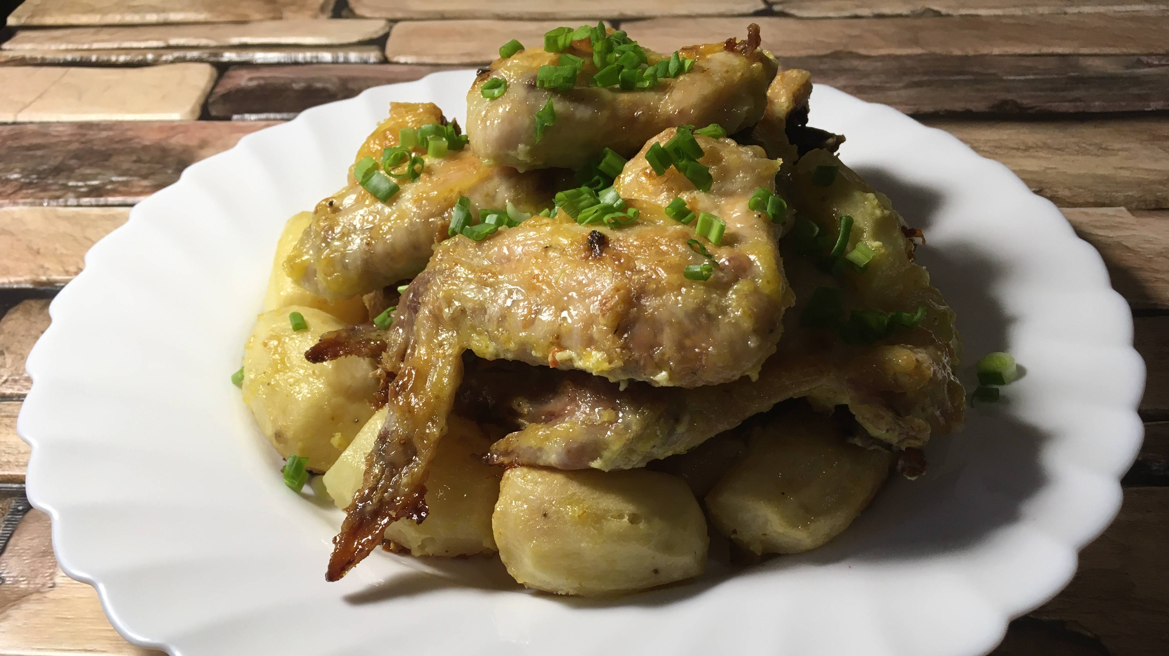 Куриные крылышки с картошкой в духовке смотреть онлайн