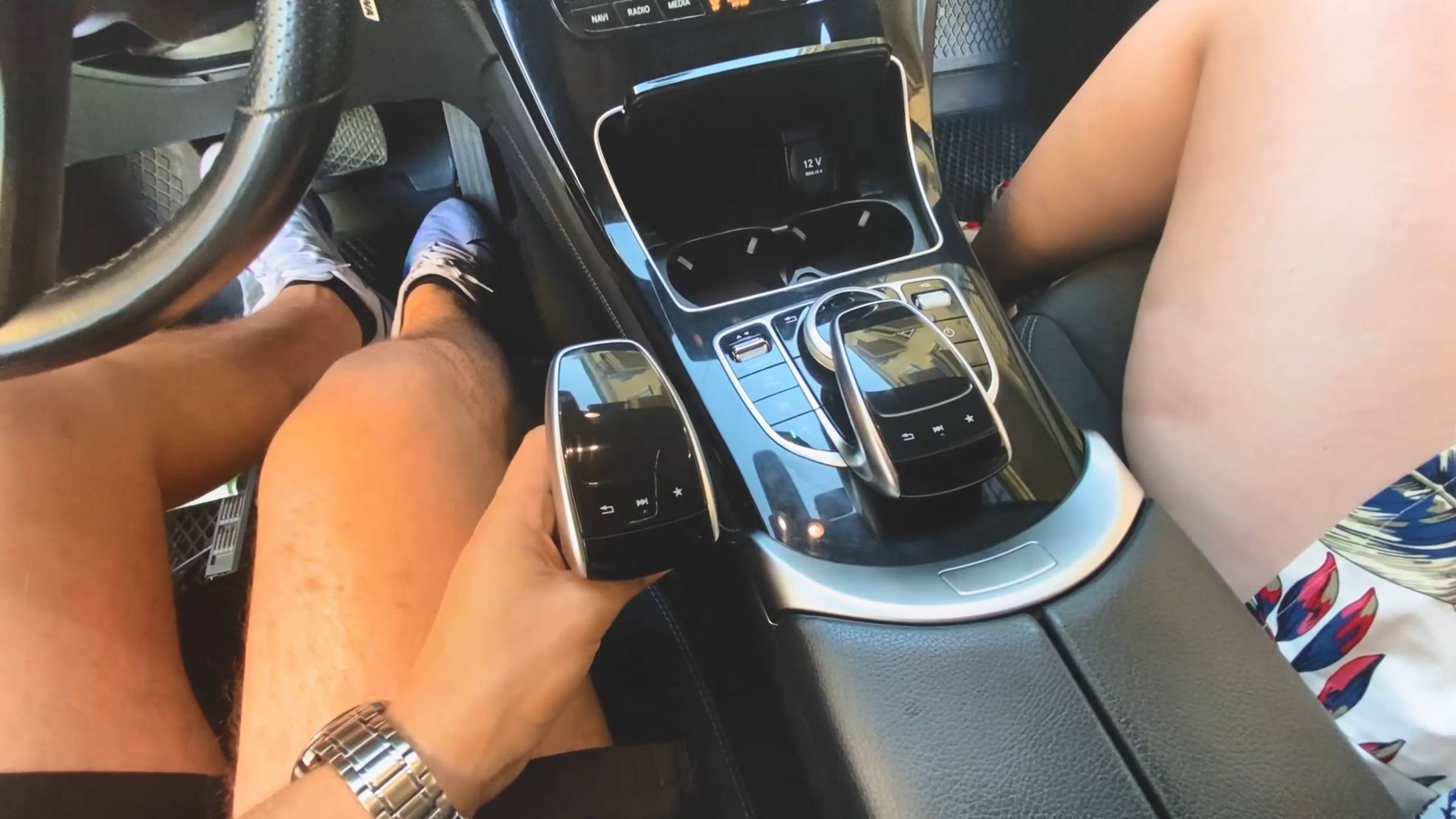 Снятие центральной консоли сенсора джойстика Mercedes с-class (GLC) Мерседес цешка ГЛЦ смотреть онлайн