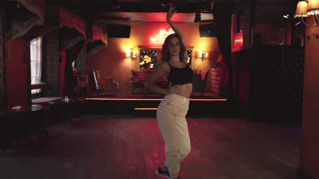 Bachata Ladies Styling Class by Migle Contra la Pared Bachata Fever смотреть онлайн