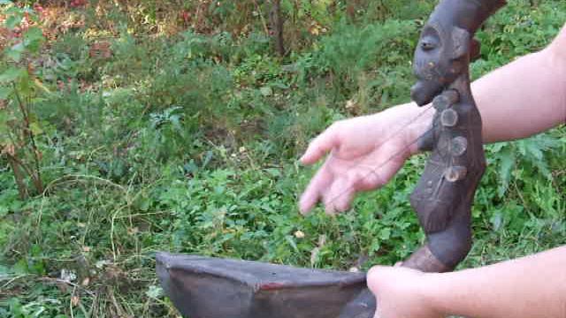 Музыкальный инструмент из Демократической Республики Конго - Figurative harp, Кунди (kùndi, nkundi) смотреть онлайн