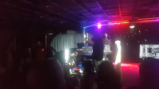 Sean Whalen singing "Jessie's Girl" during scaryoke at Texas Frightmare. ROACH!! смотреть онлайн