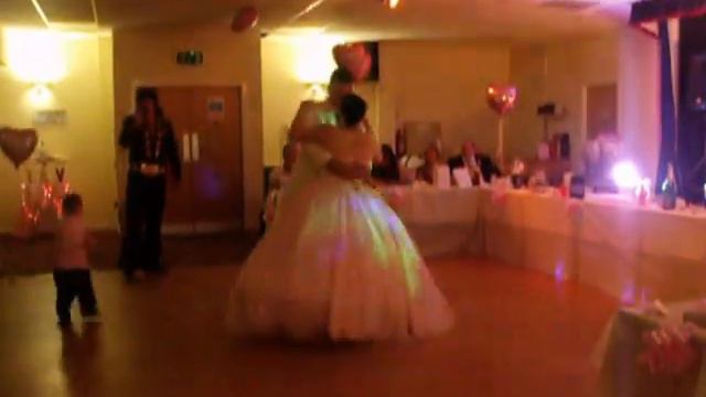 Kidd Kreole singing for our 1st dance смотреть онлайн