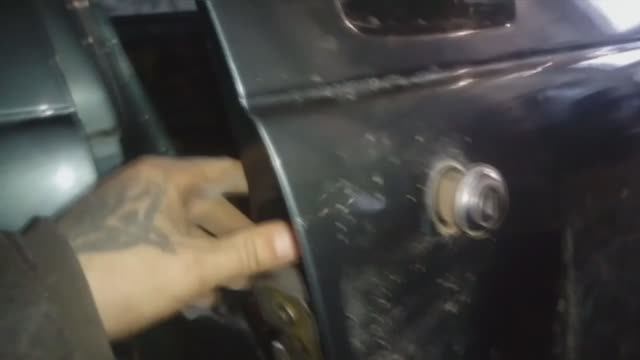 Как снять личину замка двери в автомобиле Лада Приора смотреть онлайн