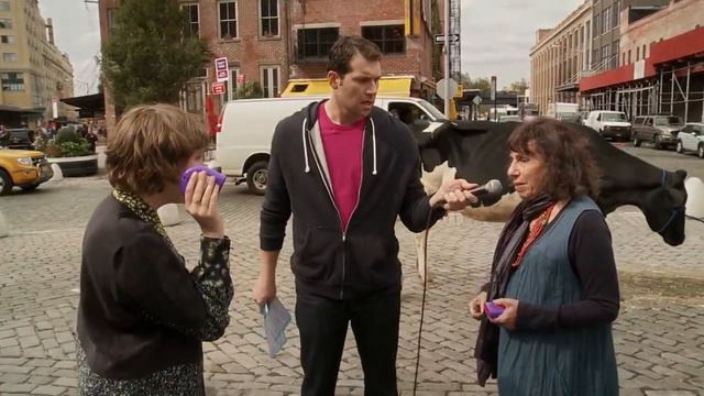 Billy On The Street - S03E02 - Cash Cow, with Lena Dunham vs. Elena смотреть онлайн