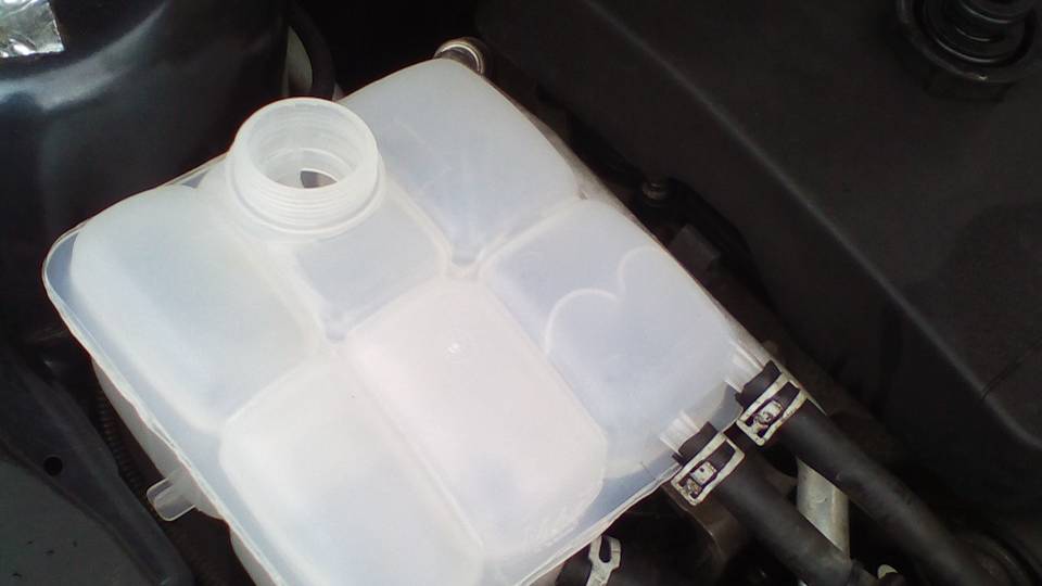 Замена антифриза и расширительного бачка Форд Фокус 2