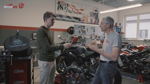 Leichter geht es nicht - Thyssenkrupp Carbonfelgen auf der Ducati Streetfighter V4 S смотреть онлайн