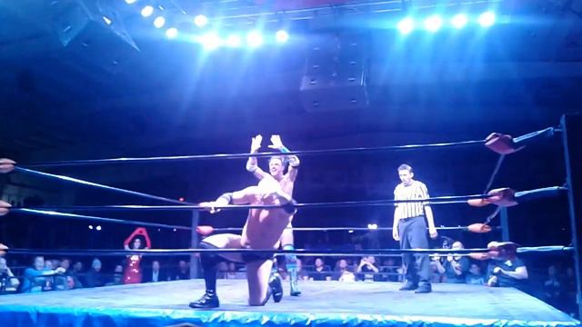 Finish of Mr.Anderson vs. David Arquette @ Legends of Wrestling Detroit 2! смотреть онлайн