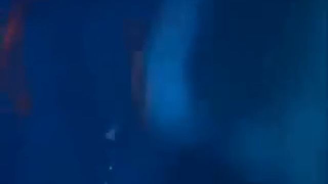 Brian Molko in Velvet Goldmine смотреть онлайн