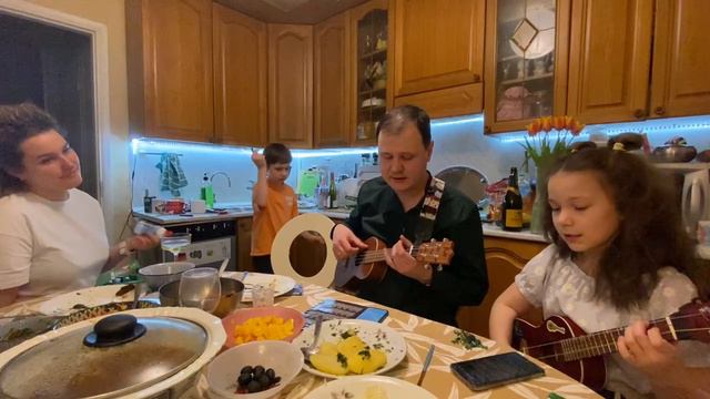 На сиреневой луне. La Fa Mi Do. Репетиция на кухне. 3.24