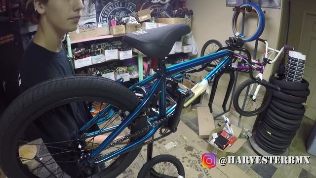 2017 Wethepeople Justice 20" BMX Unboxing @ Harvester Bikes смотреть онлайн