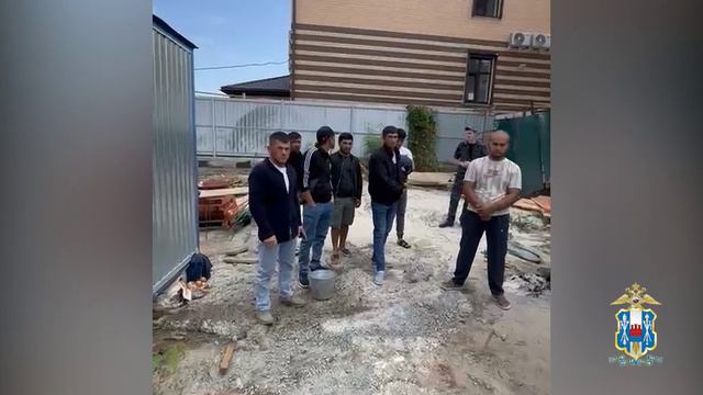 Проверку по соблюдению миграционного законодательства провели полицейские на строительных объектах смотреть онлайн