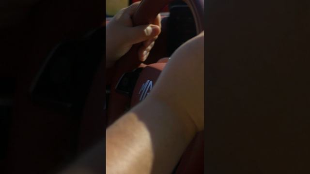 Электро кабриолет MG CYBERSTER AT 2024 смотреть онлайн