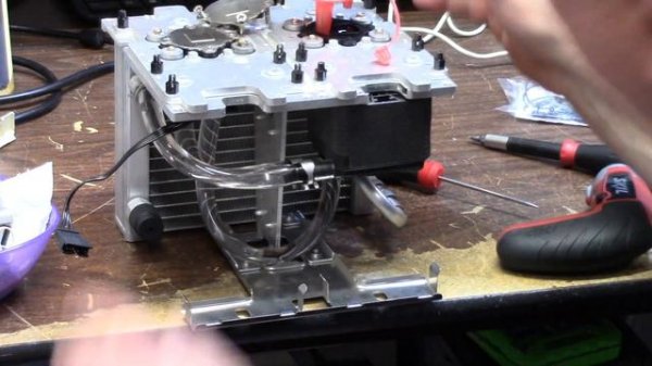 A Top of the line PowerMac G5 2.7 Liquid cooling system rebuild and upgrade