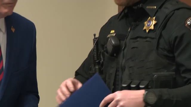 Local deputies' swift action saves overdosing woman's life, highlighting opioid crisis - SW смотреть онлайн