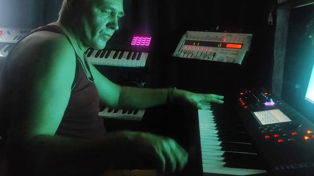 Проба синтезаторов.