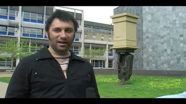 The Upside Down Statue at La Trobe смотреть онлайн