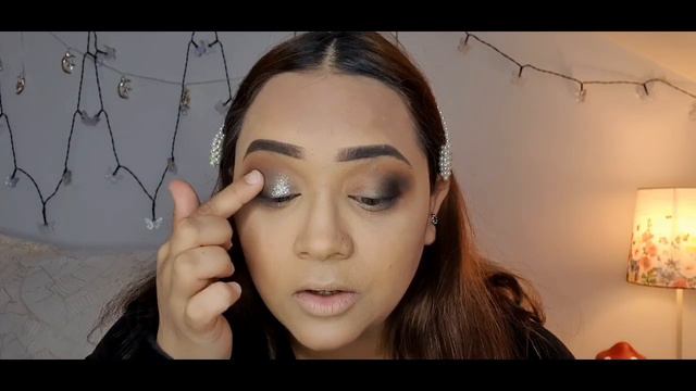 GREY EYESHADOW TUTORIAL | SILVER GLITTER EYESHADOW LOOK | GORGEOUS SANIA смотреть онлайн